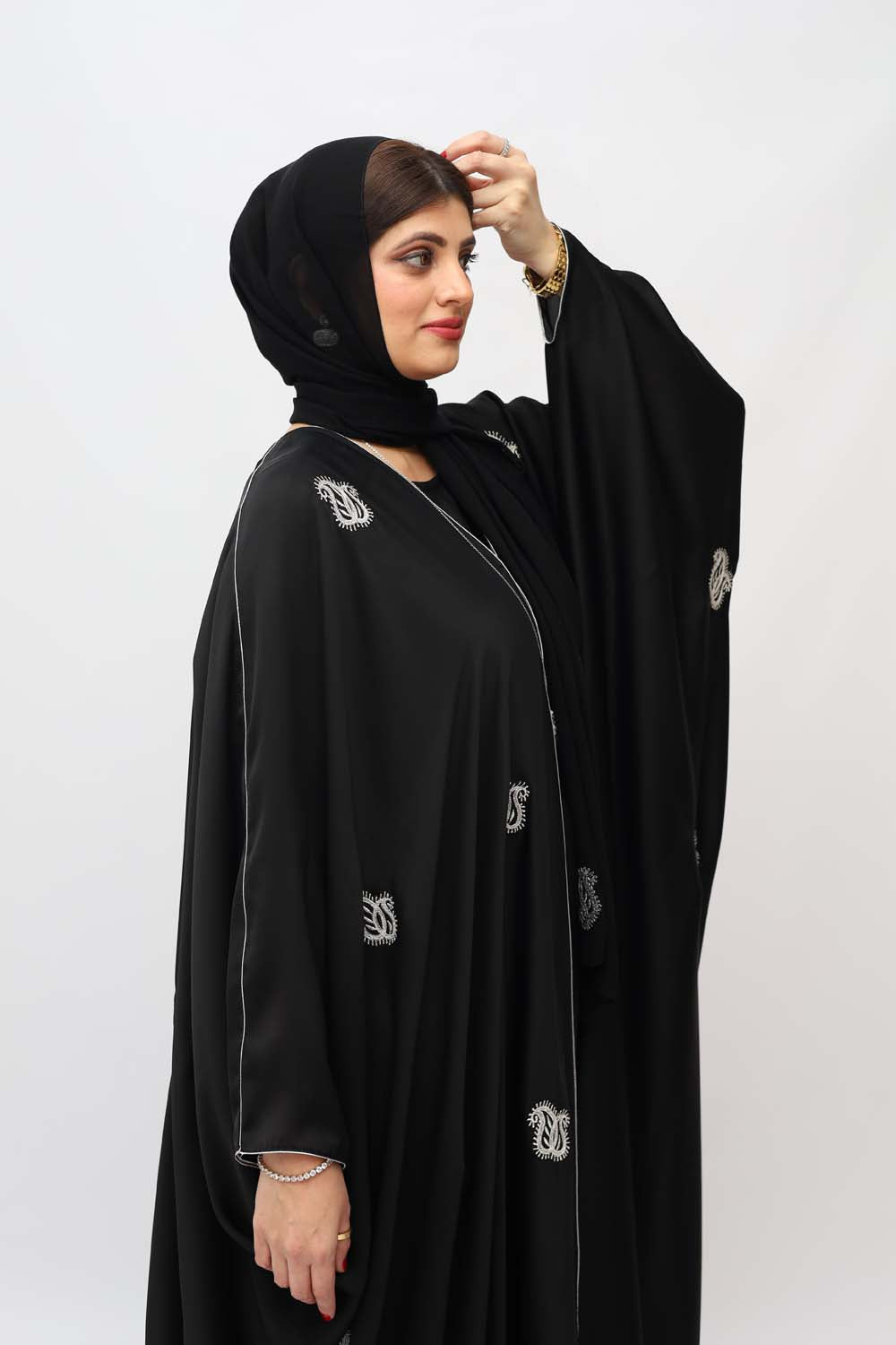 "Elegant Embroidery Carry Kaftan Abaya showcased on a 5.6 feet model, blending traditional details with modern style for a graceful look."